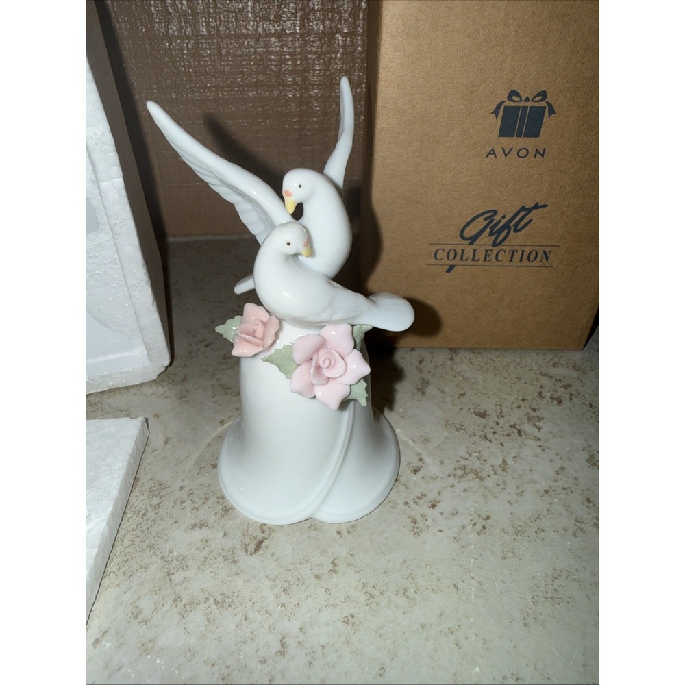 Vintage‎ Avon Bell Graceful Doves Porcelain 2000 4" with Original Box